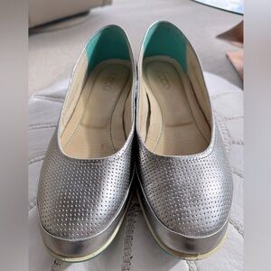 ECCO Silver Perforated Leather Ballet Flat - 40EU